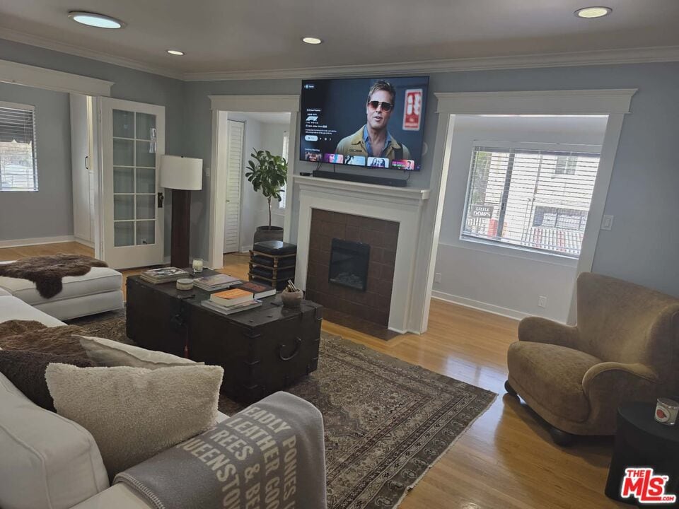 Photo - 2122 Hillhurst Ave