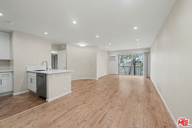 Photo - 1440 Veteran Ave Unit 204