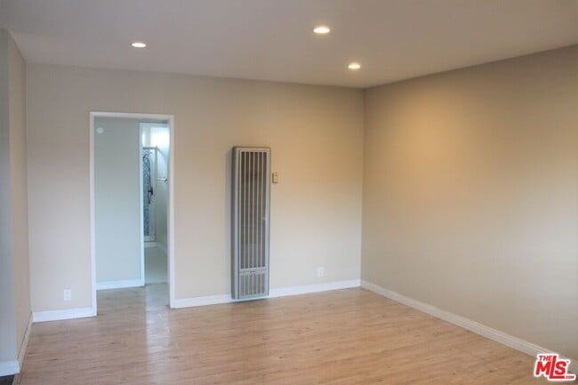 Building Photo - 2501 W Redondo Beach Blvd Unit 335