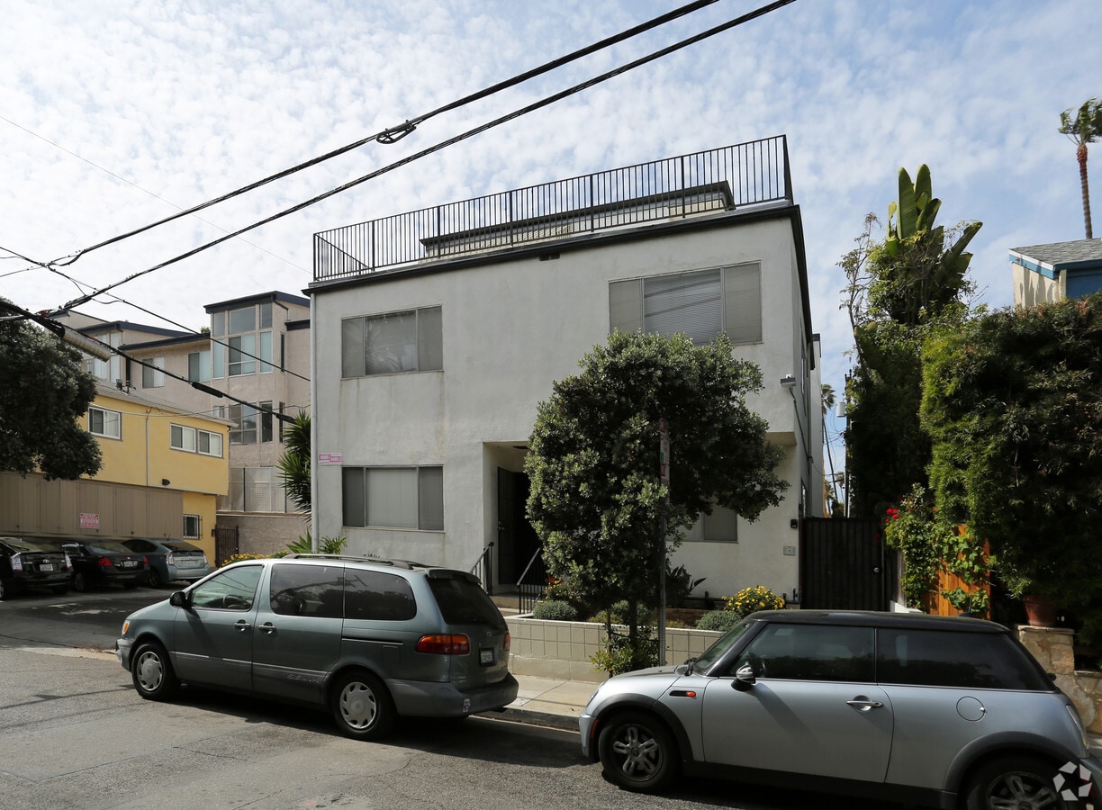 Photo - 117 Strand St