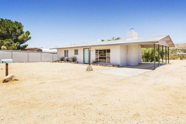 Cozy 2 bed/1 Bath house-UNFURNISHED ** - Cozy 2 bed/1 Bath house-UNFURNISHED **