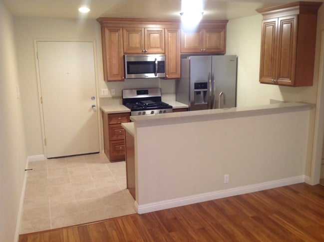 Building Photo - 1340 N Curson Ave Unit 203