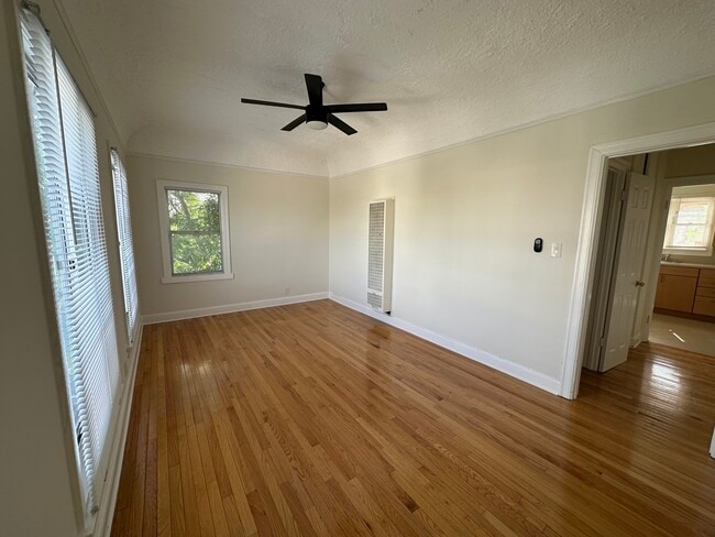 Photo - 1040 1/2 Laguna Ave Unit 1040 1/2