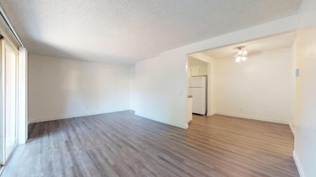 Photo - 800 E Bobier Dr