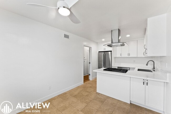 Building Photo - 16661 Bartlett Ln Unit 2