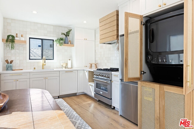 Photo - 17 Sunset Ave Unit 2