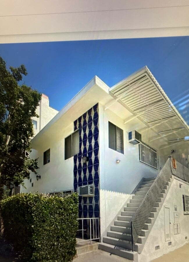 Building Photo - Camarillo Apartments Unit 3