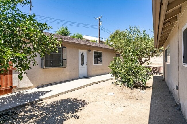 Building Photo - 9833 Shoshone Ave Rental