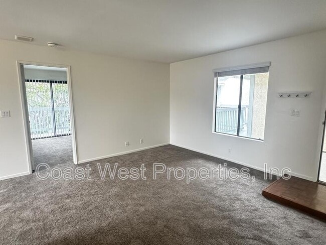 Photo - 382 Acacia Ave