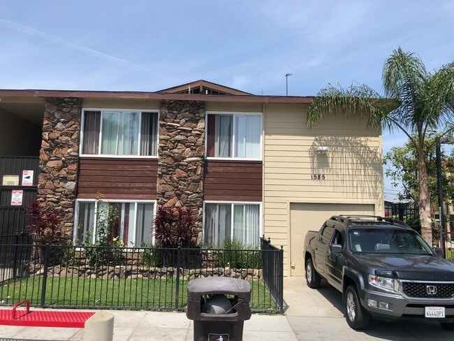Building Photo - 1585 Pacific Ave Unit 2