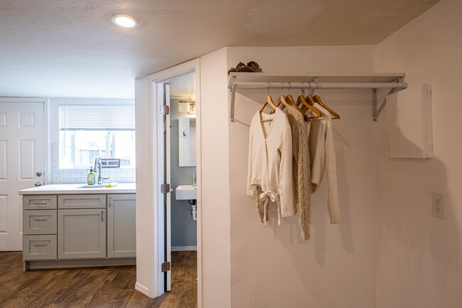 Photo - 4770 Bancroft St Studio B