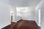 2BR, 2BA - 1000 SF - 10905 Ohio Ave Apartments