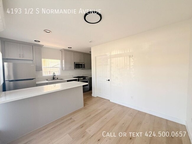 Building Photo - 4193 1/2 S Normandie Avenue-