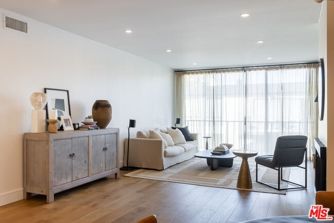 Photo - 1351 N Crescent Heights Blvd Unit 316