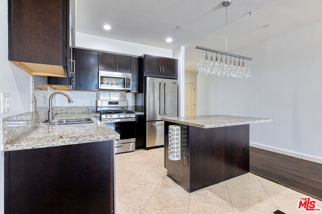 Photo - 401 N Serrano Ave Unit 304