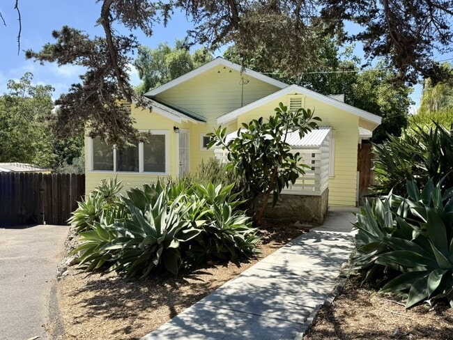 Building Photo - Charming Cottage in Fire Mtn. Rental