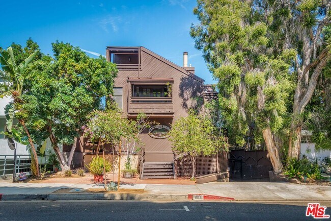 Photo - 906 Kings Rd Townhome