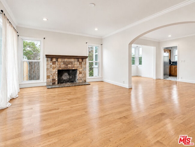 Photo - 409 N Kilkea Dr