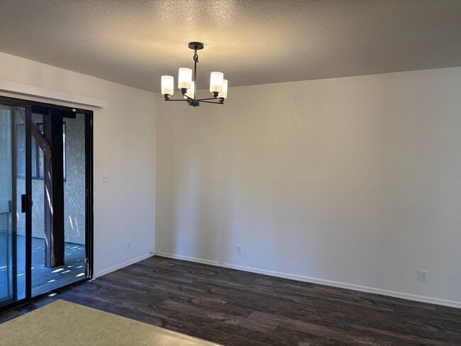 Photo - 2116 Ave