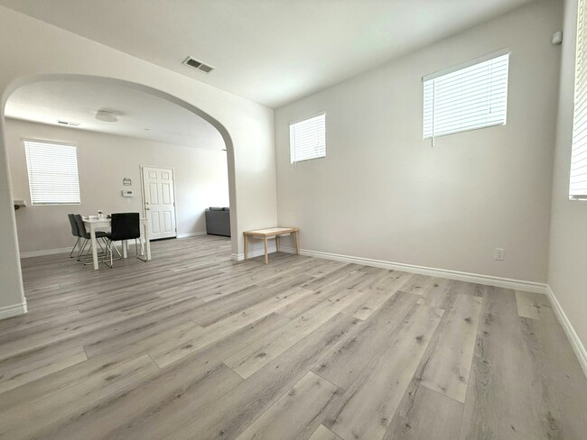 Photo - 956 Mira Lago Way