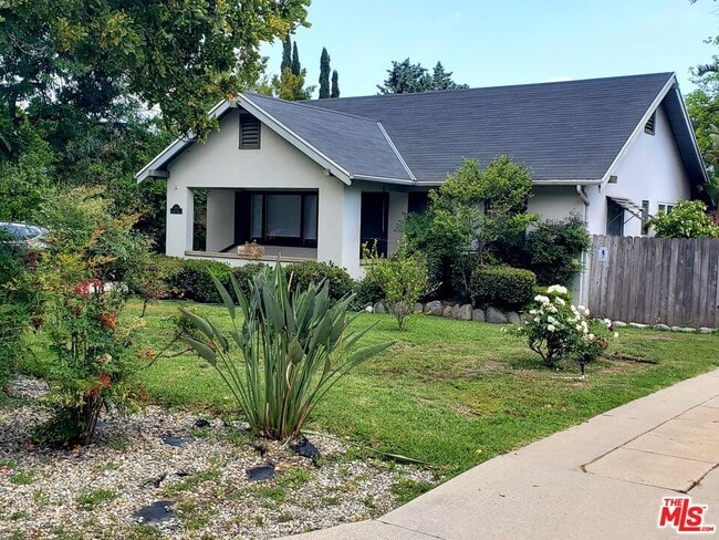 Photo - 1710 Oakwood St House