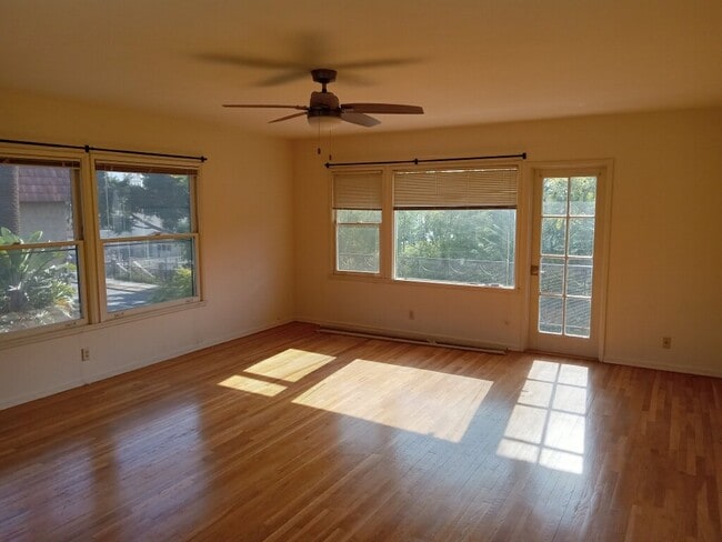 living room - 2323 W 6th St Apartments Unit #7