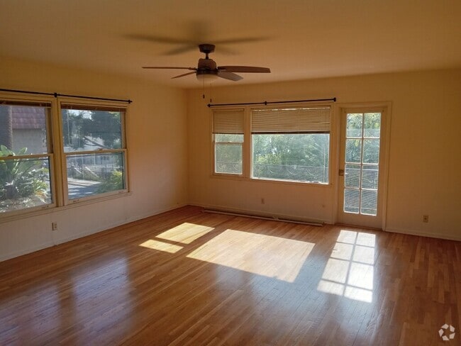 Building Photo - 2323 W 6th St Unit #7 Rental
