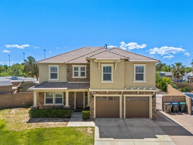 Building Photo - 4 bedrooms / 3 bathroom OPEN floor plan HOUSE for rent in LANCASTER