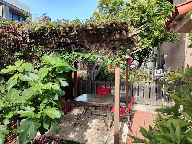 Photo - 828 Island Ct