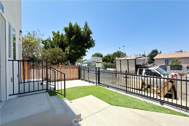 Photo - 734 E 52nd St