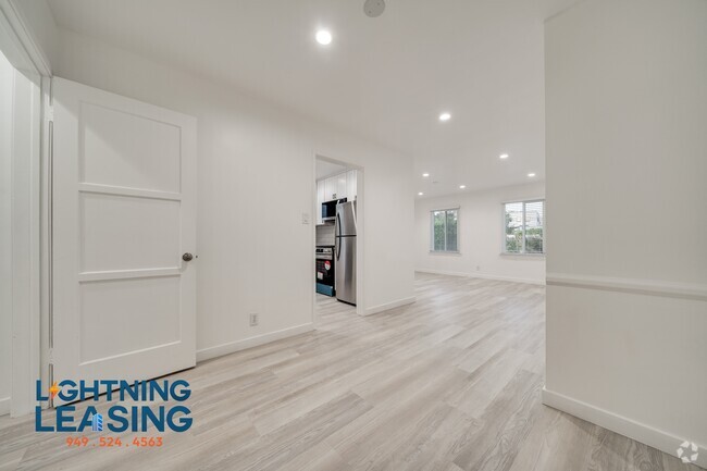 Building Photo - 1363 Hauser Blvd Unit 2 Rental