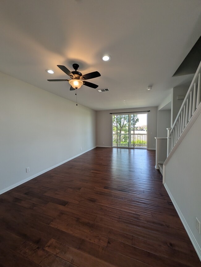 Building Photo - 1423 Abelia Unit Beautiful 3-Bedroom Condo for Rent in Irvine