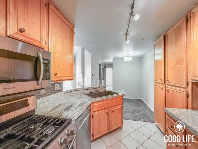 Photo - SD: 3BD/2BA Townhome in Scripps Ranch with Panoramic Views, Private Balcony & Community Pool