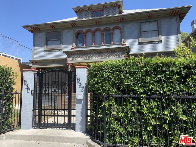 Building Photo - 1032 S Burlington Ave Unit 1032 1/2
