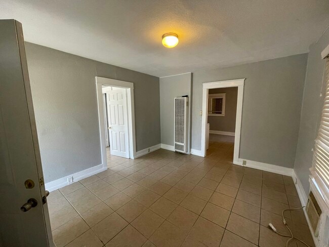 Photo - 331 N 5th St