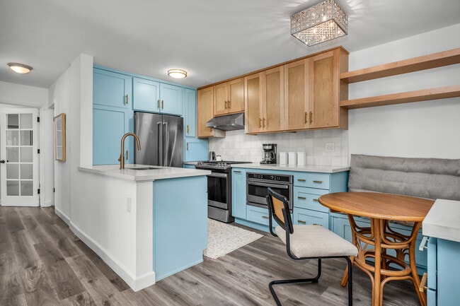 Furnished kitchen - 3640 Cardiff Ave Unit 119