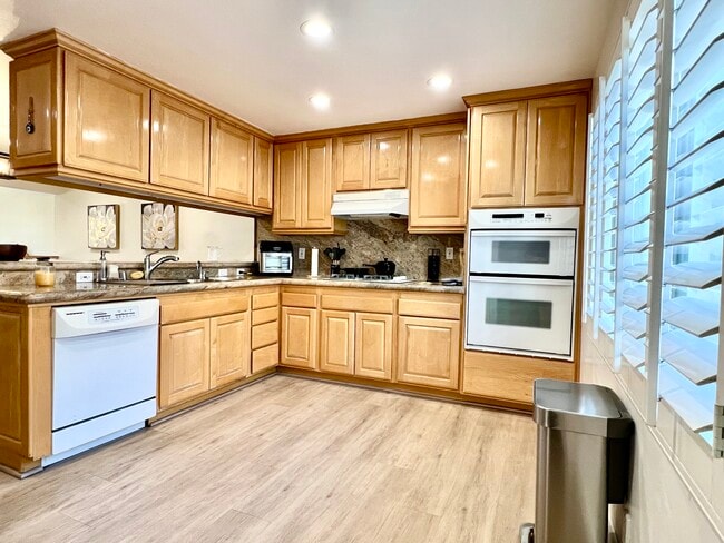 Kitchen - 6242 Nita Ave