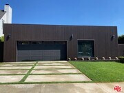 Photo - 418 N Bowling Green Way