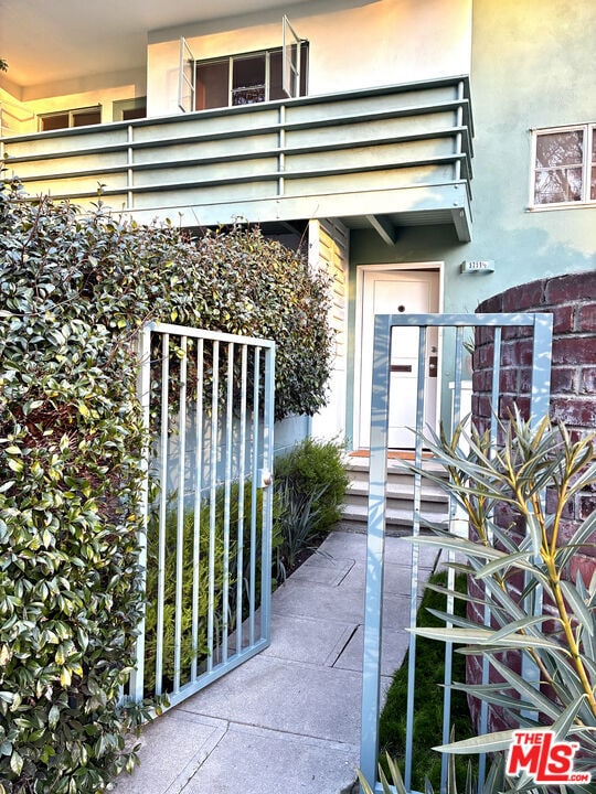 Building Photo - 5259 1/2 Village Green