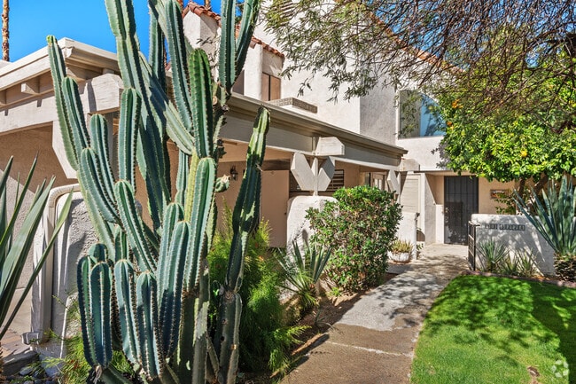 Building Photo - 73322 Shadow Mountain Dr Rental