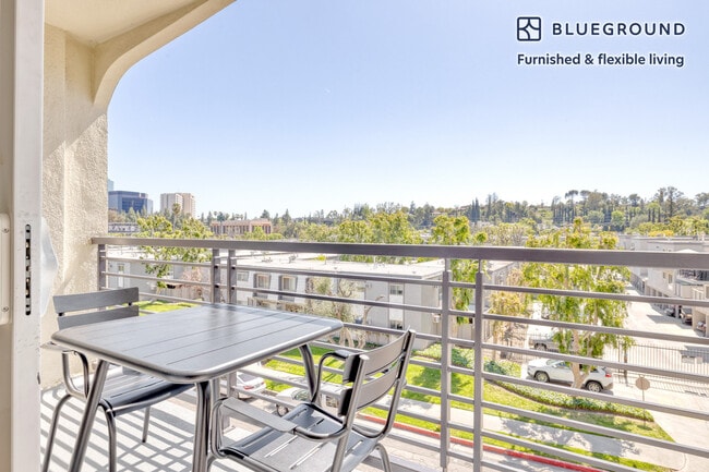 Photo - 22111 Calvert St Unit FL4-ID698