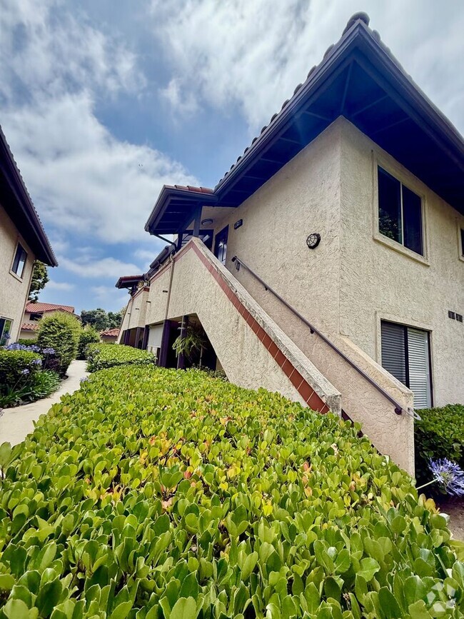 Building Photo - Great Vista Condo Unit 86