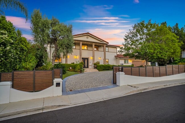 PRIVATE AND TRANQUIL COMPLETELY RENOVATED ... - PRIVATE AND TRANQUIL COMPLETELY RENOVATED ... House