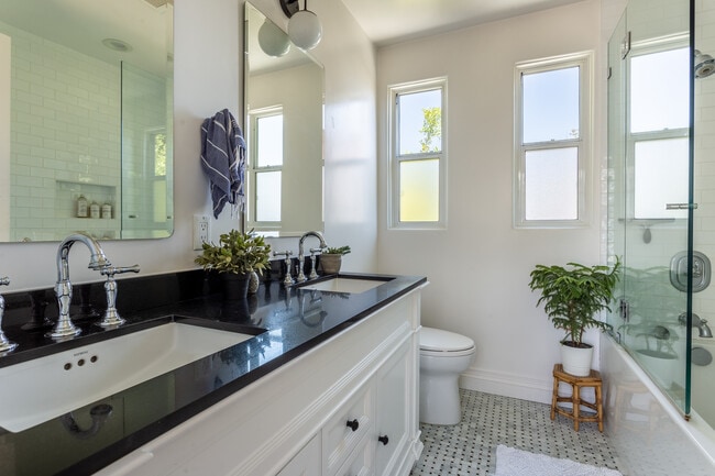 Photo - 1735 Bryn Mawr Ave