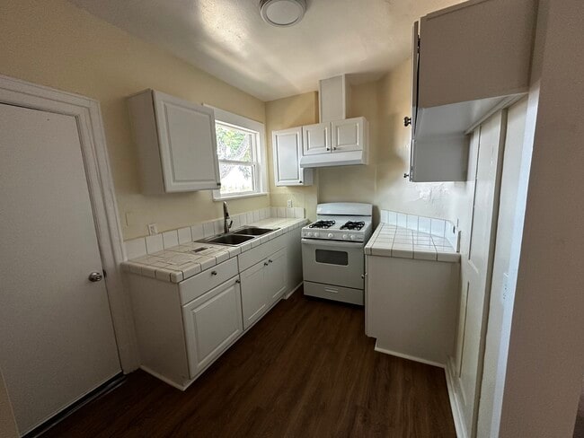 Building Photo - 1505 N Raymond Ave Unit 2A