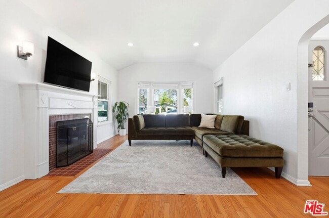 Photo - 3208 W 81st St