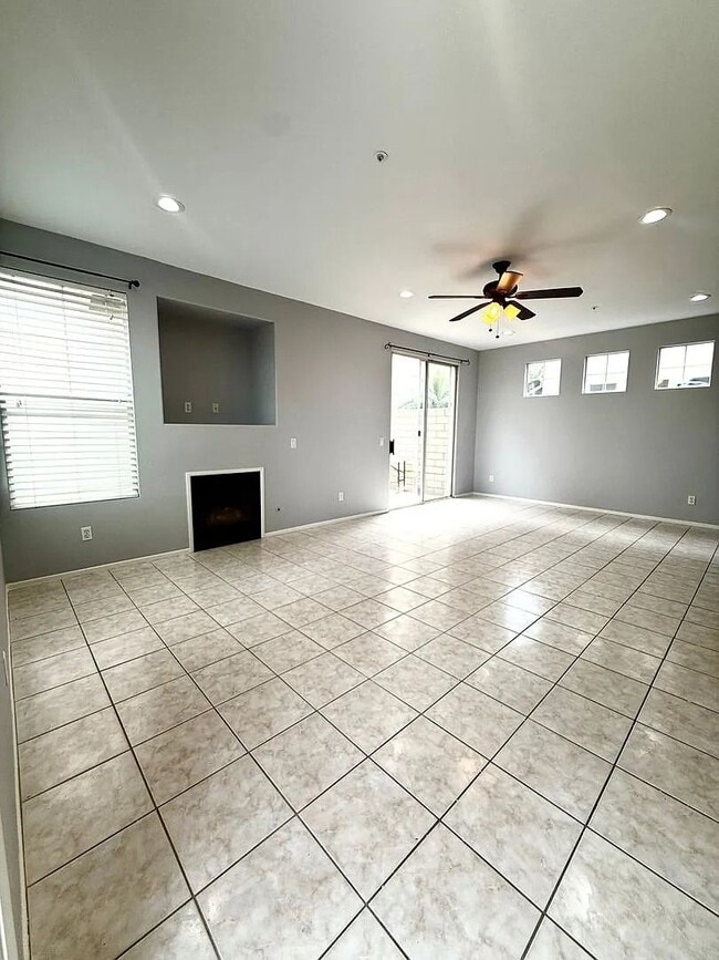 Photo - 301 N Navarette Pl
