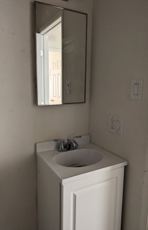 Building Photo - 3332 Drew St