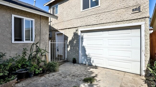 Building Photo - 1829 1/2 E 63rd Street Unit Rental