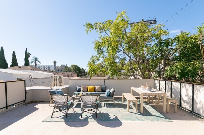 Photo - 513 N HELIOTROPE DR